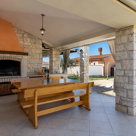 Mit Privatpool, Ping-pong, Bbq